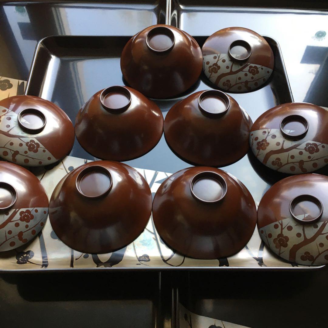 輪島塗本堅地漆器 梅蒔絵の四方脚付膳 同梅蒔絵 栗色蓋付碗 各五客