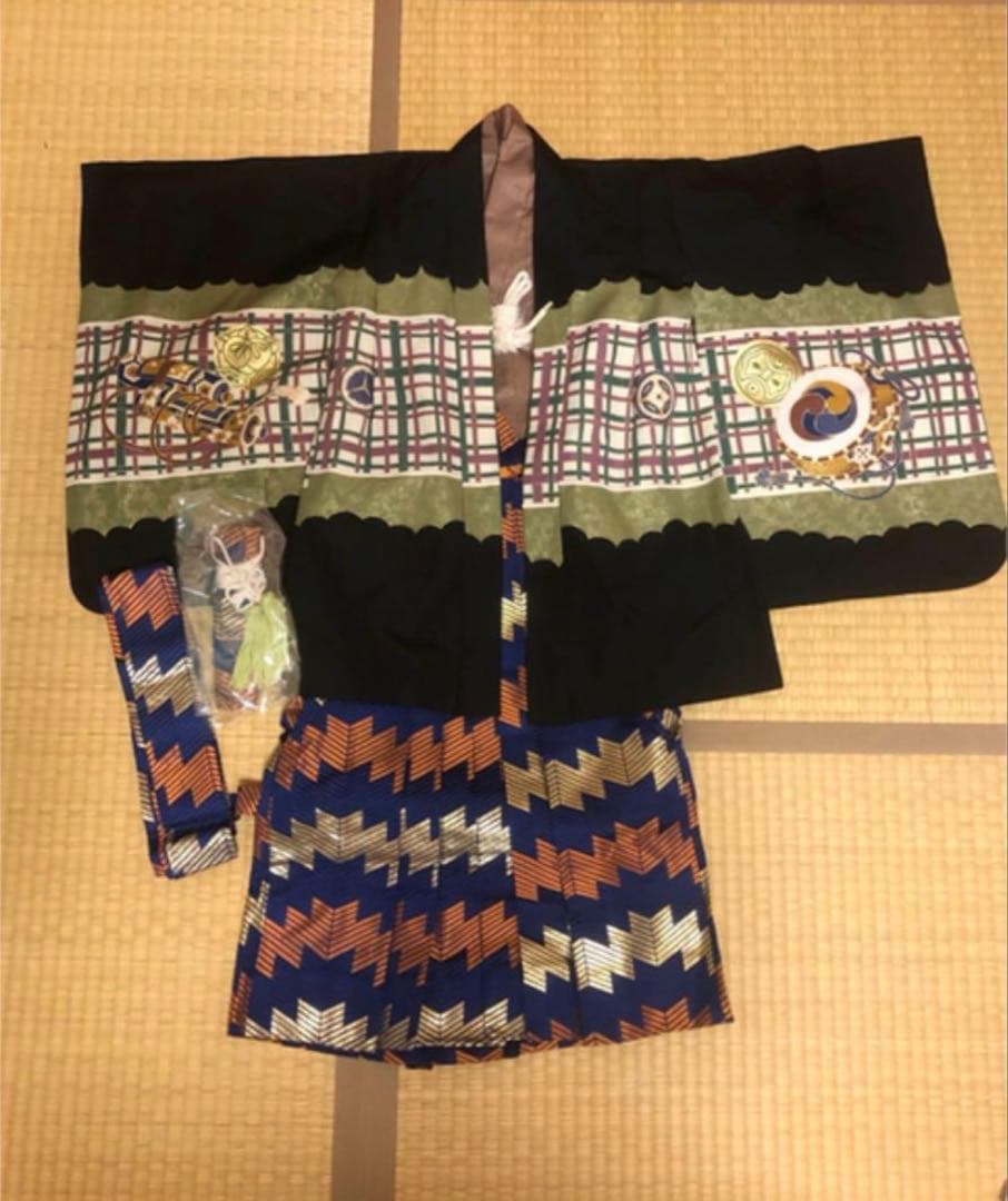 七五三　五歳　男の子袴セット一式　小柄　黒に緑　華やかな袴 楽天市場】七五三 着物 男の子 5歳 ブランド 羽織袴セット Modern