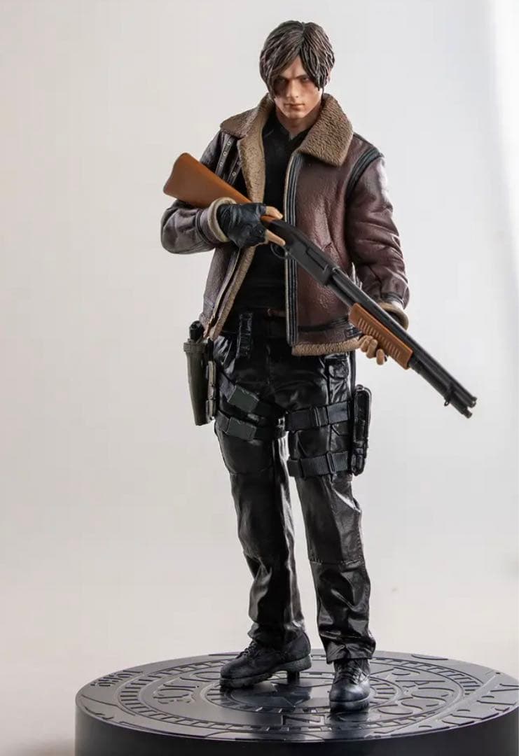 バイオハザード 4 レオン・S・ケネディ フィギュア 新品 - メルカリ