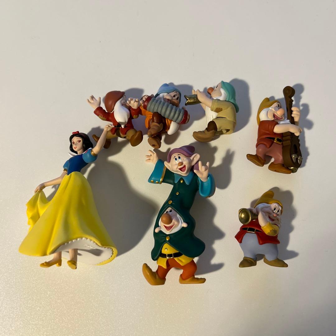 ディズニー 白雪姫と7人の小人達 置物 フィギュアセット - メルカリ