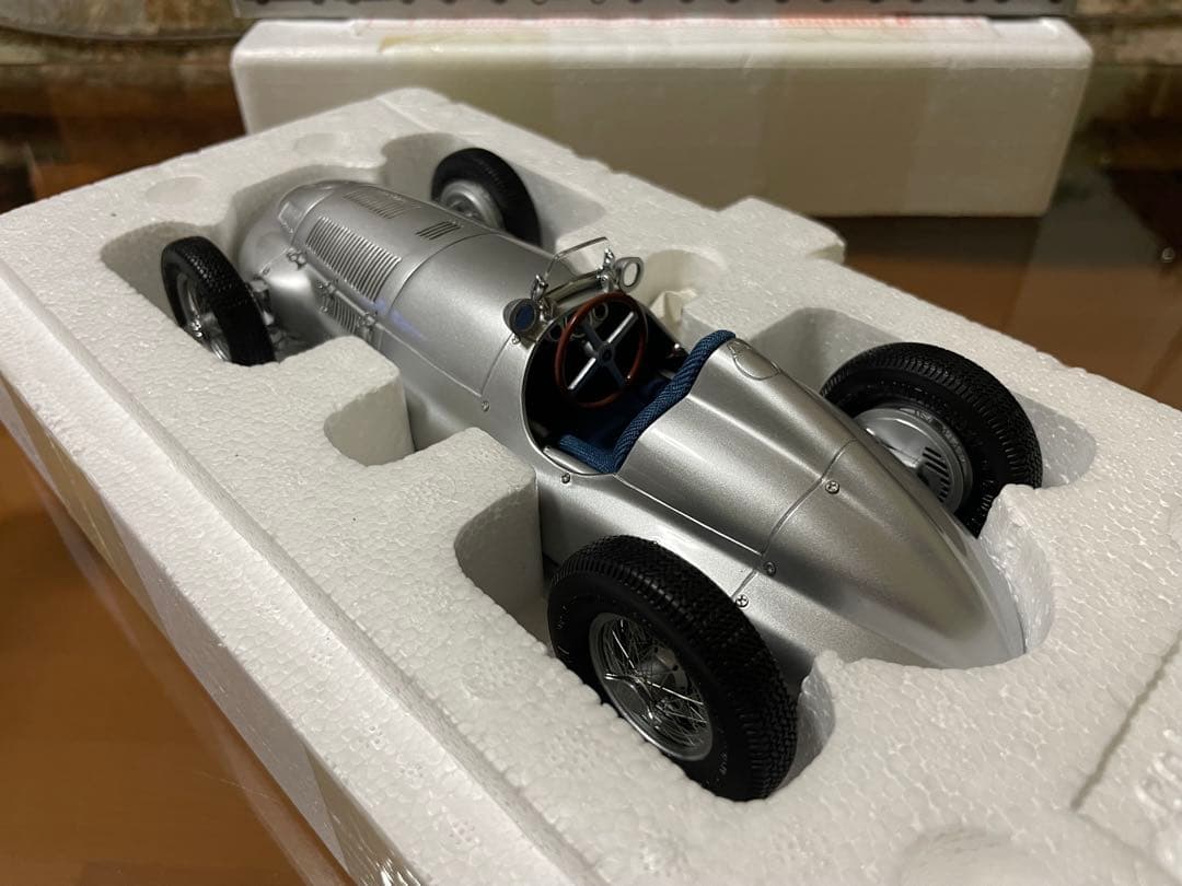 価格変更1/18 CMC メルセデス・ベンツW165 1939年 未展示品 - メルカリ