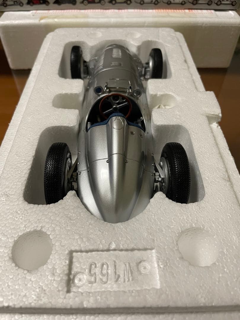 価格変更1/18 CMC メルセデス・ベンツW165 1939年 未展示品 - メルカリ