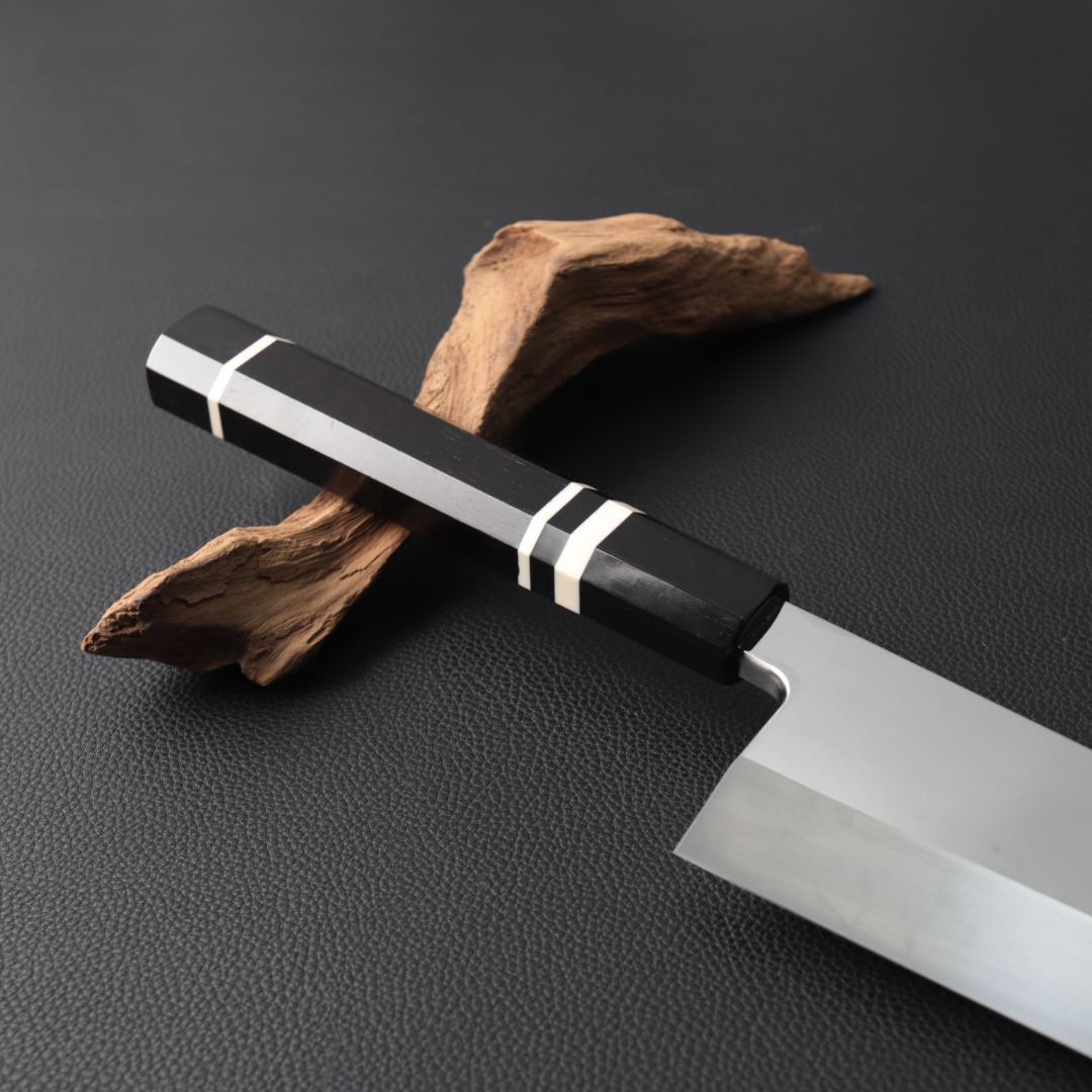 10672鏡面仕上げ出刃包丁 8寸 刺身包丁 本出刃 黒檀黒水牛角白三本巻