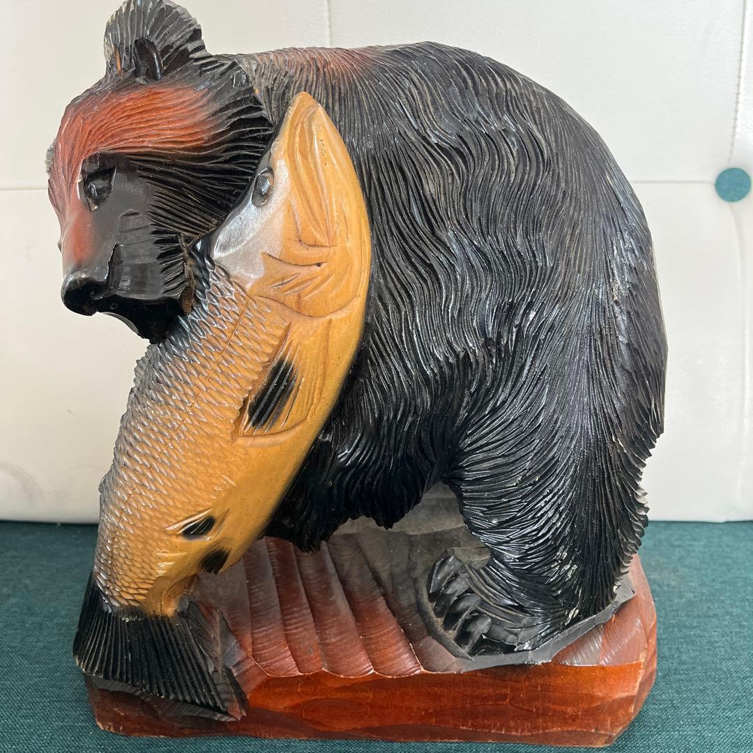 木製クマと魚の彫刻置物 - メルカリ