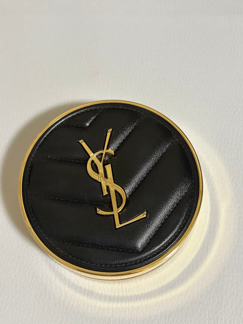 サンローランラディアント タッチグロウパクト10 イヴ・サンローラン（YVES SAINT LAURENT ） ラディアント タッチ