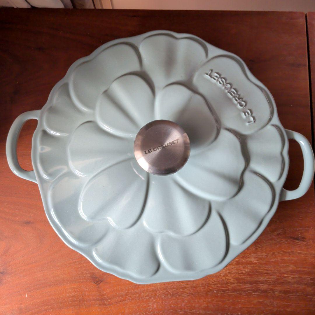 LE CREUSET ビュッフェキャセロール ペタルレリーフ シーソルト26cm Amazon.co.jp: ル・クルーゼ(Le Creuset) 鋳物 ホーロー 鍋 ビュッフェ