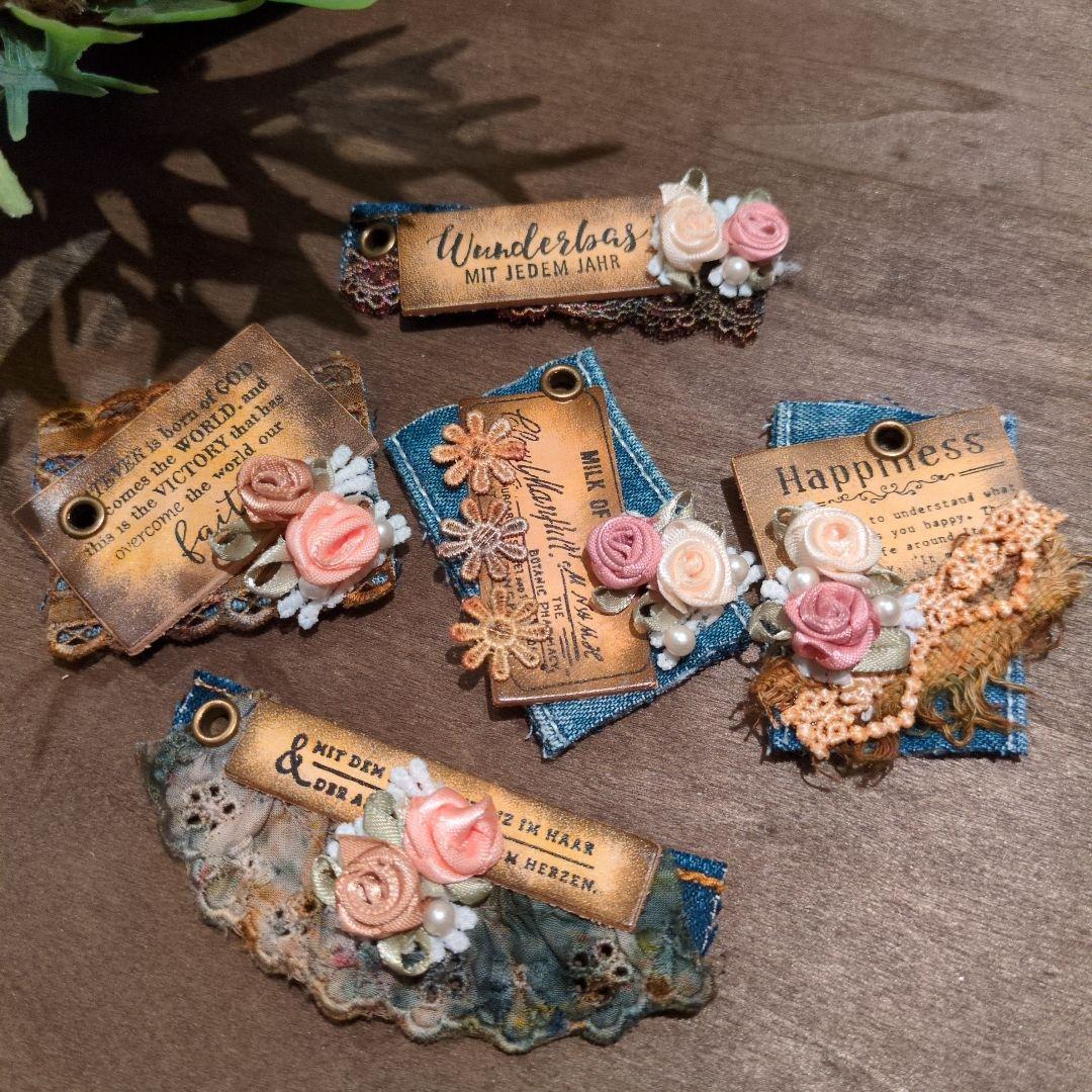 デニムリメイク☆レトロクラシックお花付シャビータグ✨️革タグ デニムリメイク☆レトロクラシックシャビータグ✨️キラキラお花