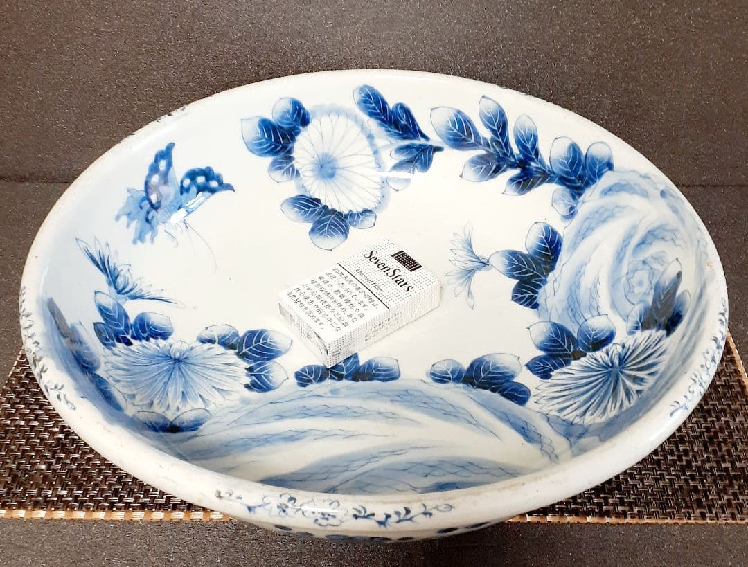 大名品】江戸末期～明治初期 古伊万里 染付 菊花に蝶の図 特大38.1cm大