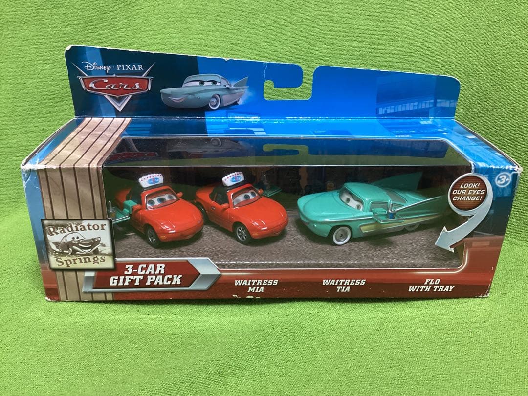 ディズニーカーズ マテル 新品 ウェイトレス・ミア&ティア トレイ持ち