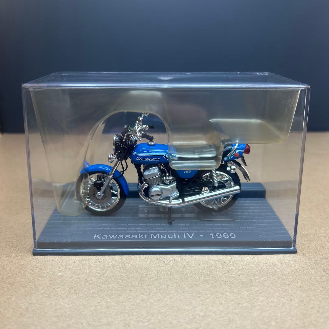 Kawasaki Mach IV 1969年式 青色 1/12スケール アオシマから「1/12 完成品バイク KAWASAKI 750SS MACH IV（ヨーロッパ