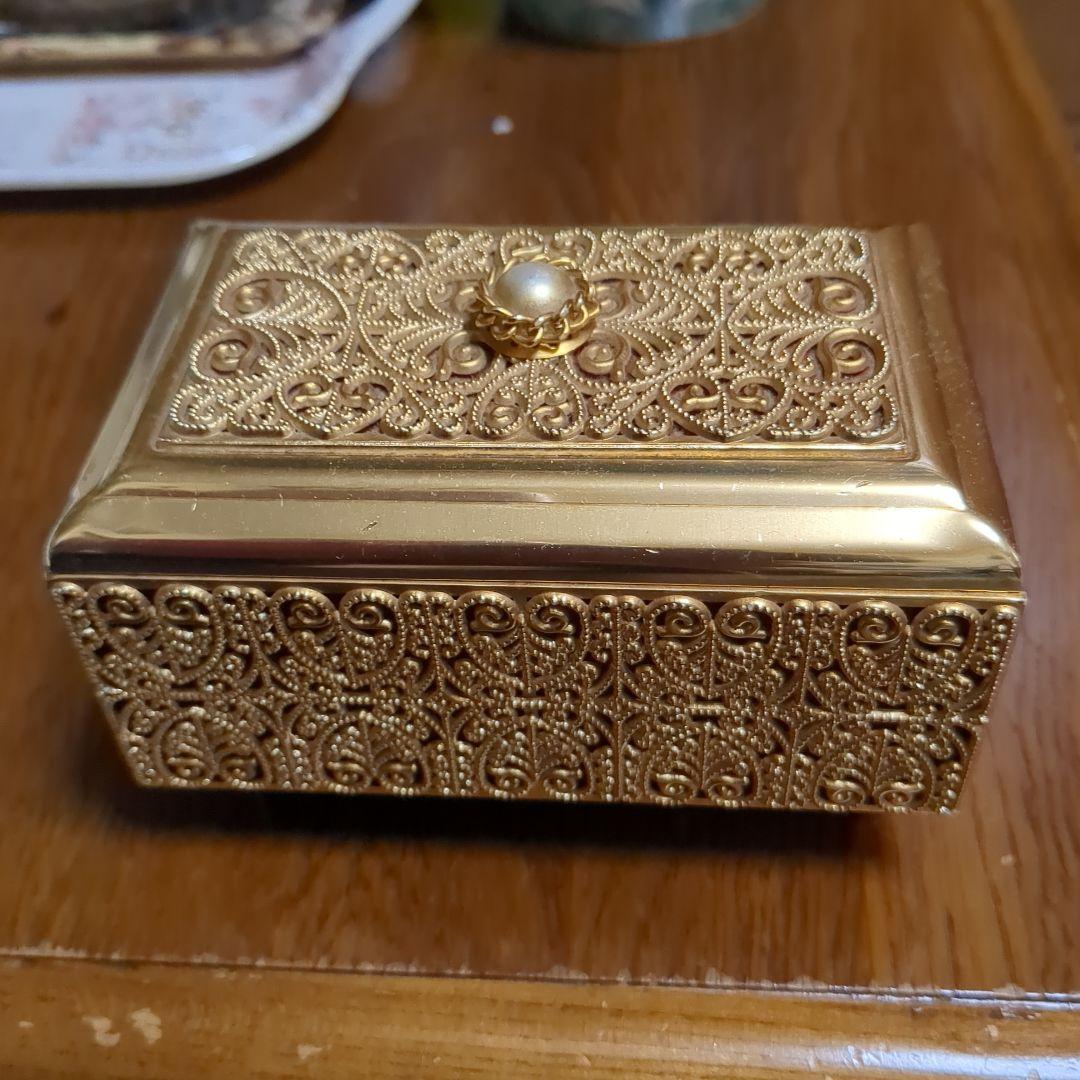 金色のオルゴール パール装飾付き 台湾 華麗なるゴールドメリーゴーランド（ライトアップ）クリスタル