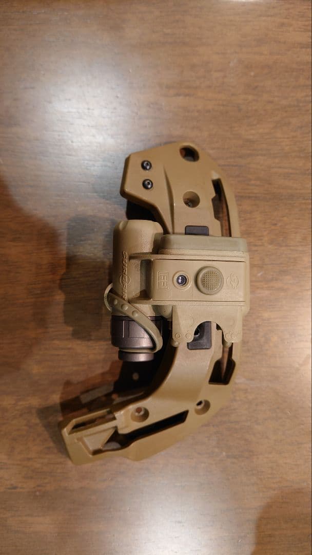 個人装備 SUREFIRE HL-1 TAN / YELLOW GREEN/IR SUREFIRE HL1 HELMET LIGHT – Multi-Use High-Performance LED