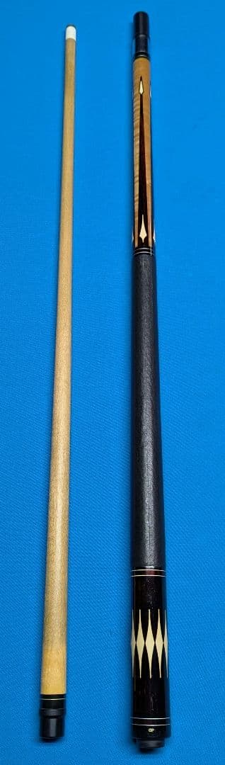 【デールペリー】Dale Perry 2) Dale Perry pool cues with stage 4 IV shafts, a case & joint