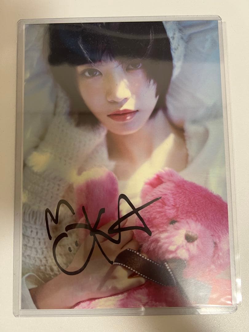 ILLIT weverse japan 直筆サイン入り モカ ビジュアルカード - メルカリ