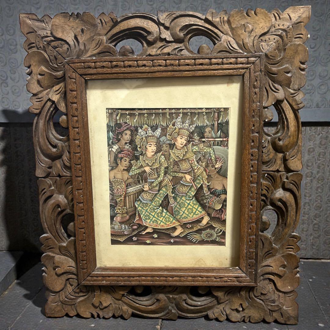 バリ島 舞踊絵画 木彫り額装 サイン入り 38.5×33cm バリ島 舞踊絵画 木彫り額装 サイン入り 38.5×33cm - メルカリ