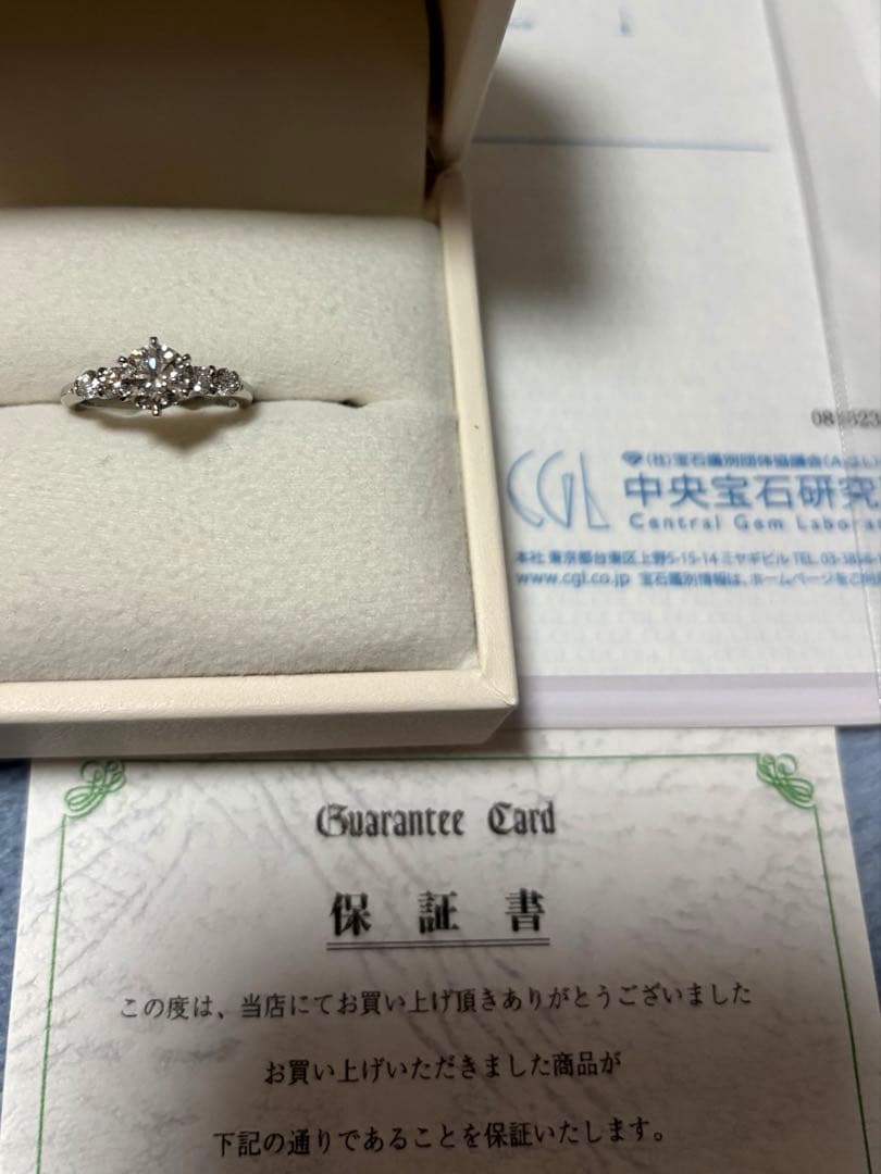 指輪 センターのダイヤのみ0.752ct 鑑定書付 6.5号ぐらいダイヤ5個