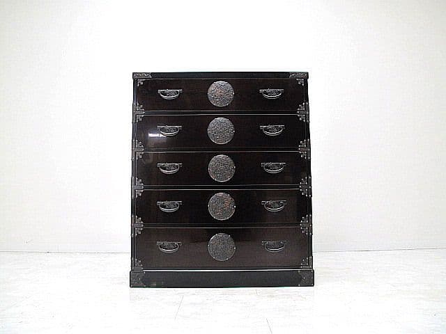 仙台箪笥 漆鏡面仕上げ 重厚手打ち金具　和家具　整理箪笥　和箪笥　伝統工芸 仙台箪笥 三.五尺七ツ抽箪笥 拭き漆塗り｜和モダン 着物収納 伝統工芸