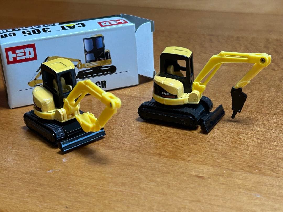 トミカ　CAT303CR、CAT305CR トミカ CAT 303 CR ブレーカー装着車 トミカレビュー展示室 TOMICA TOY