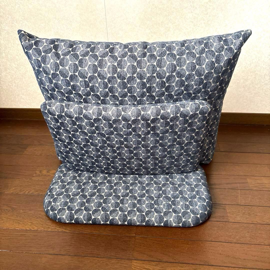 美品】ボー・デコール 自立する背もたれクッション ドット柄 - メルカリ
