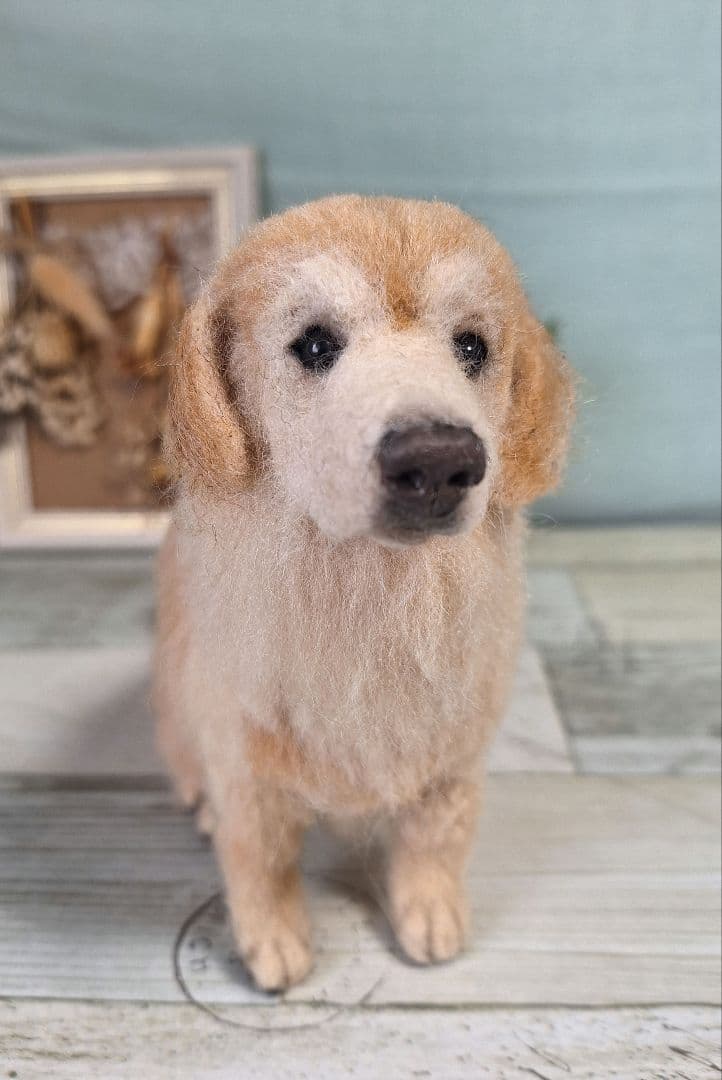 フェルト製犬の置物 約15cm ベージュ