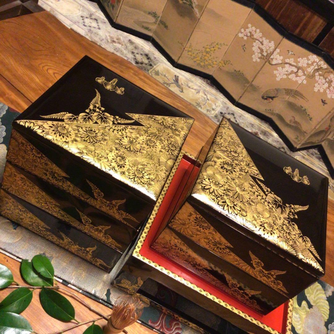 特別出品】木製輪島塗 沈金 菊に桐紋様 片身代わり台付 5段重 - メルカリ
