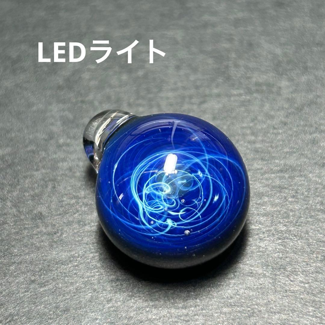 青色渦巻き模様ガラスペンダント - メルカリ