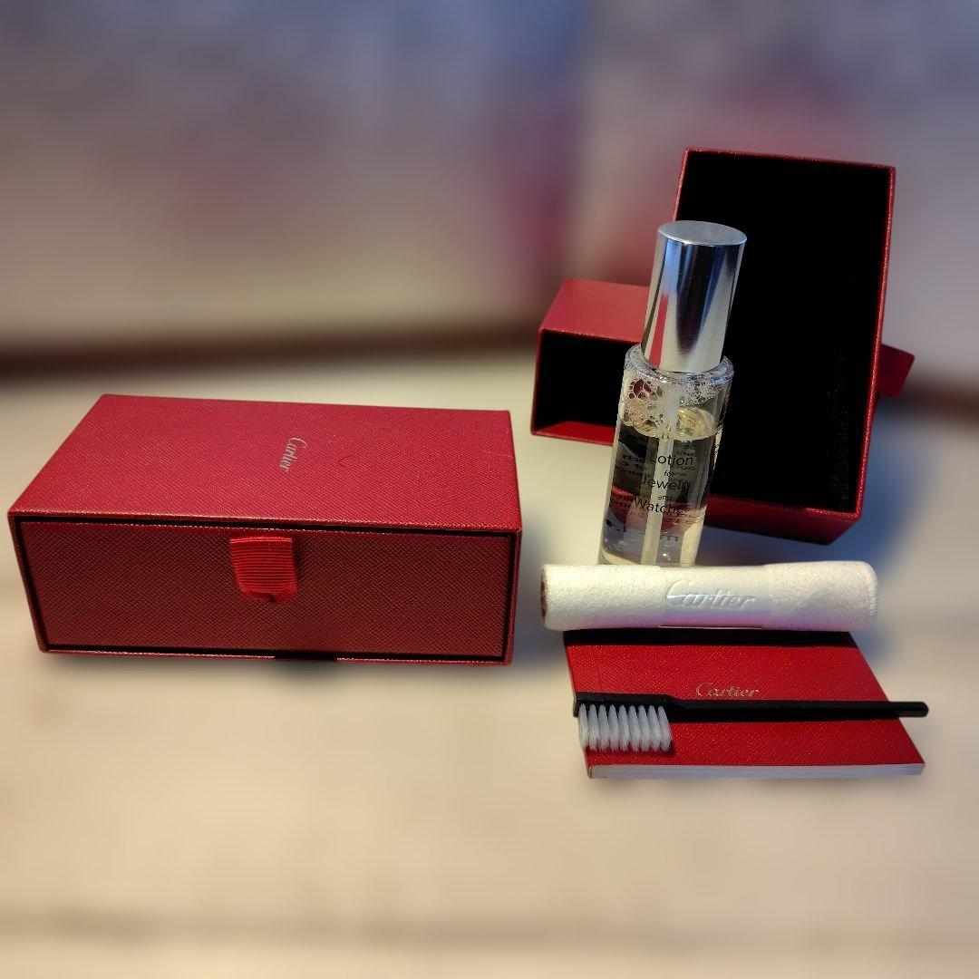 カルティエ（Cartier）のジュエリーおよび腕時計用ケアボックスです