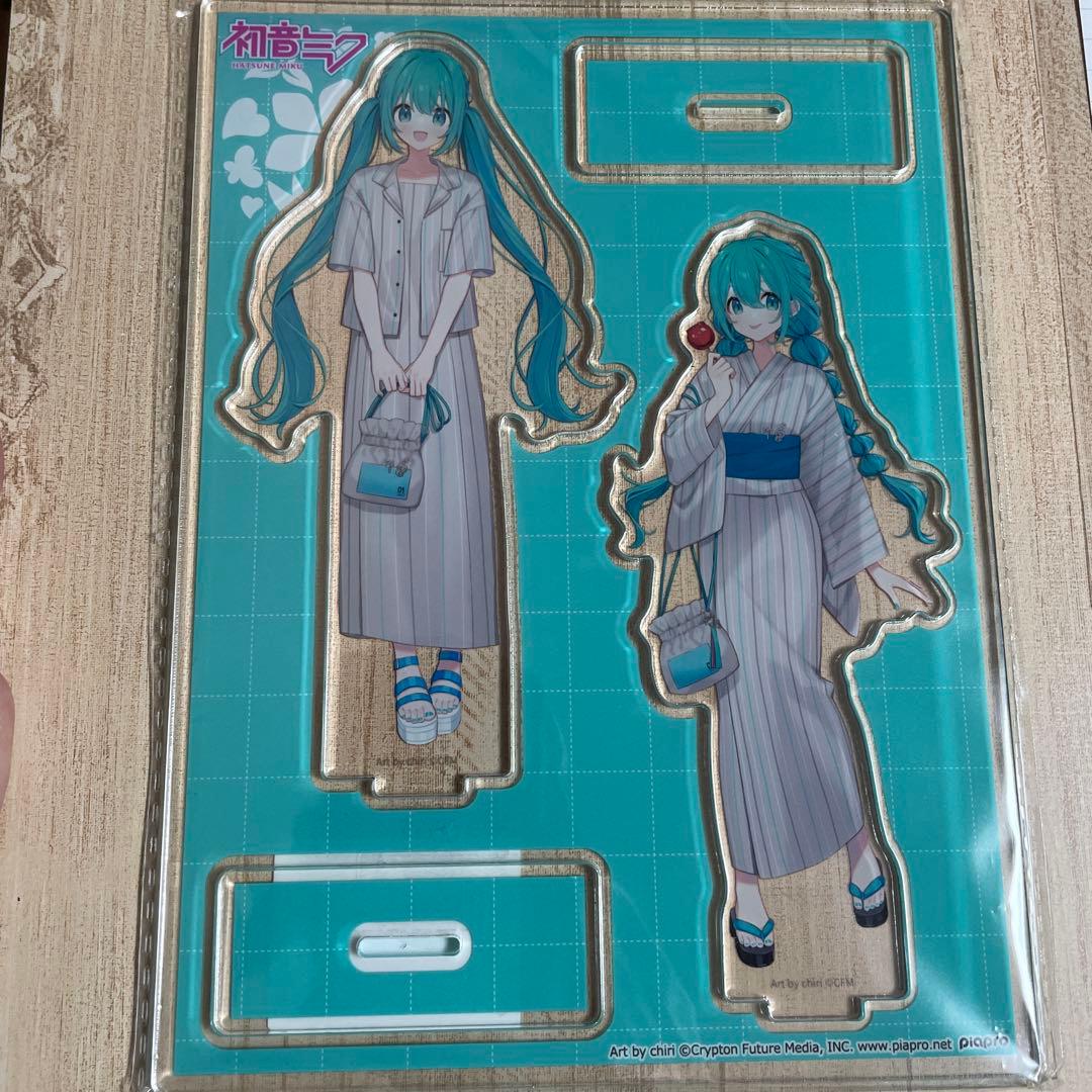 初音ミク×earth コラボ piapro 缶バッジ アクスタ 5点セット - メルカリ