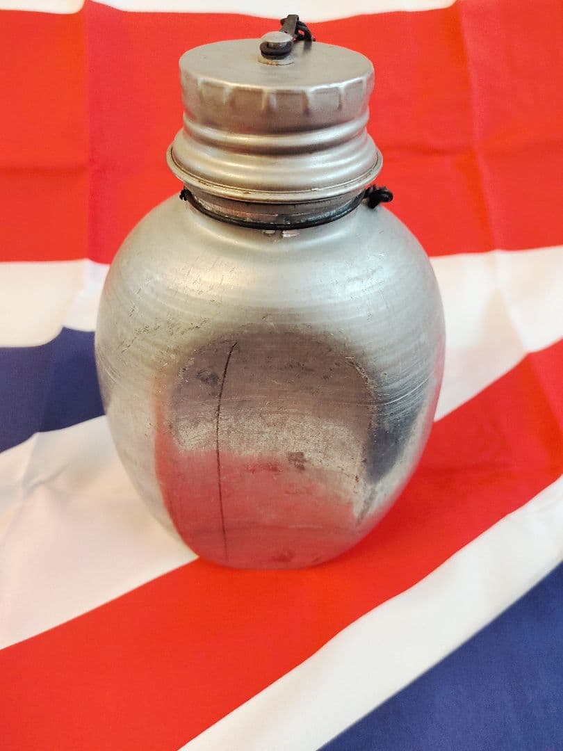 1944年型ビンテージイギリス陸軍放出品 キャンティ―ン 水筒 アルミ製81年