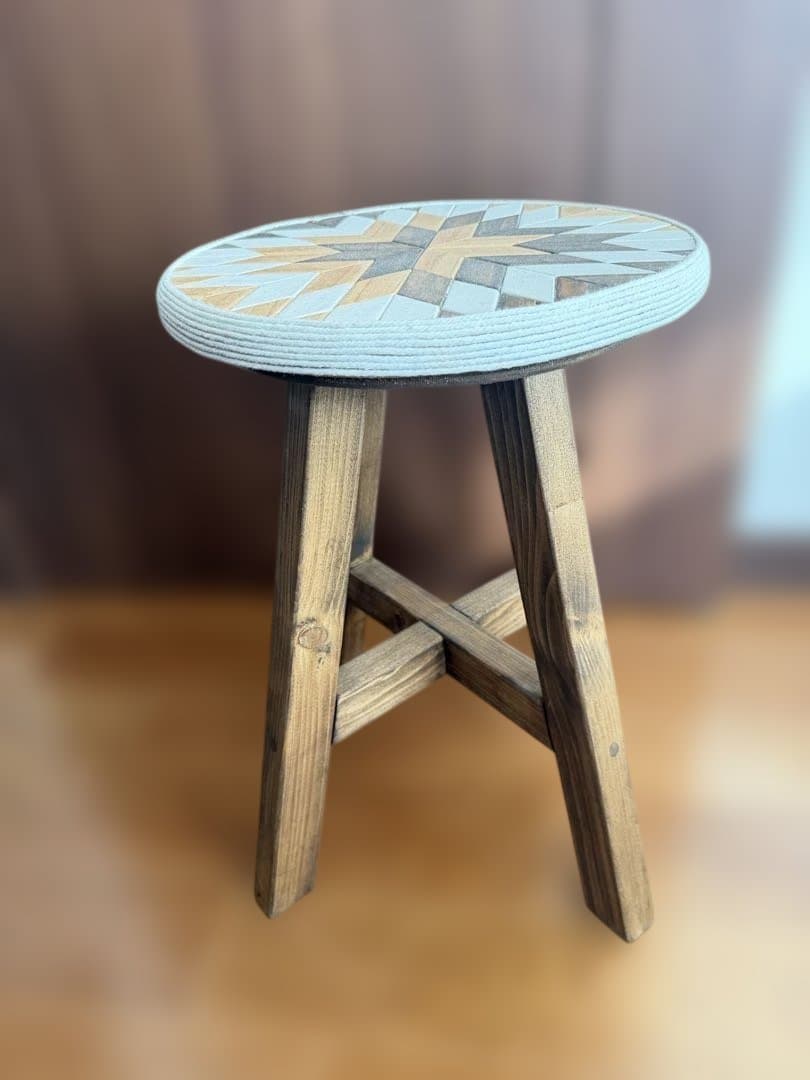 一点もの｜オルテガ柄 木製スツール(丸型) - メルカリ