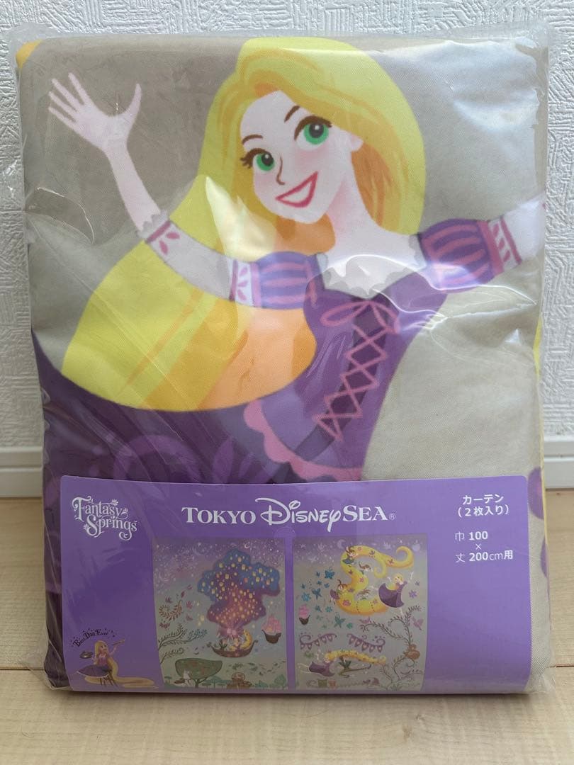 こ*こ様 【新品】東京ディズニーシー ラプンツェルカーテン Disney（ディズニー） ラプンツェル 2級遮光 遮熱 カーテン 2枚組 幅