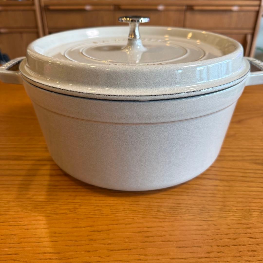 ☆STAUB LA COCOTTE ☆両手鍋 カンパーニュ 取扱説明書付き - メルカリ