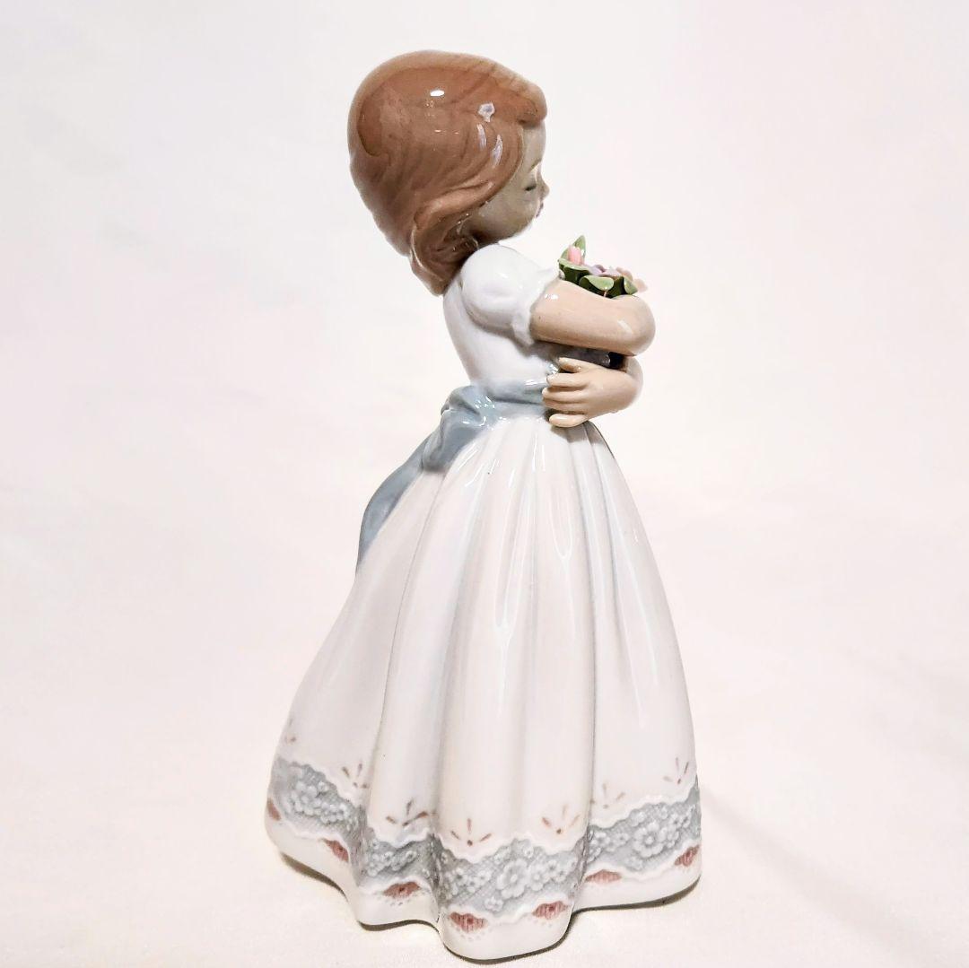 リヤドロ【美品・箱入り】ユートピア　フィギュリン《さわやかな風》No.8248