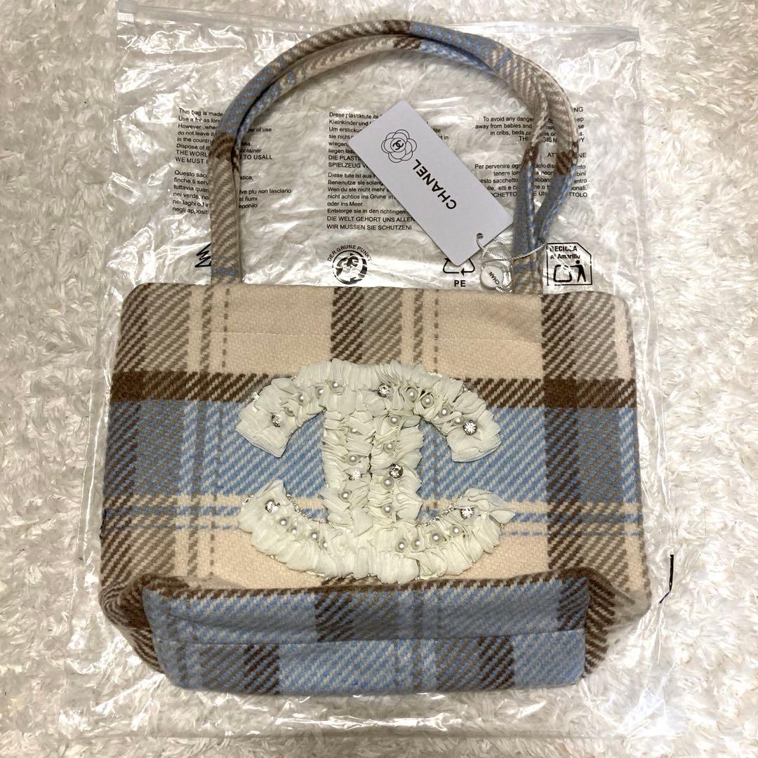 CHANEL チェック柄トートバッグ　シフォン　水色 CHANEL チェック柄トートバッグ シフォン 水色 - メルカリ
