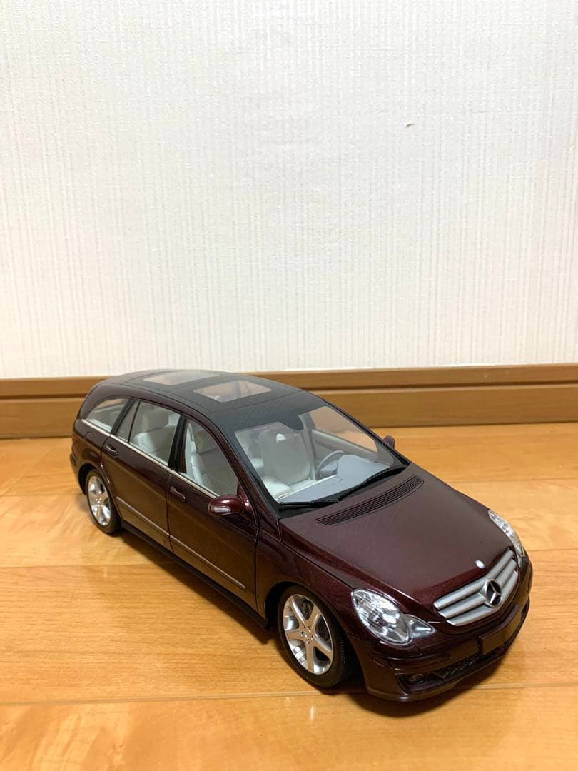 ミニチャンプス 1/18 メルセデス ベンツ 2005 M… - メルカリ