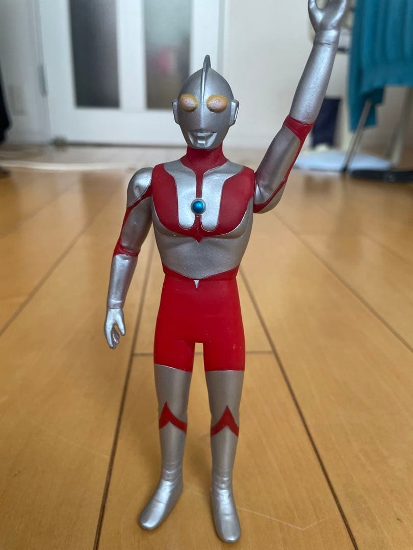 ウルトラマン フィギュア シルバー レッド - メルカリ