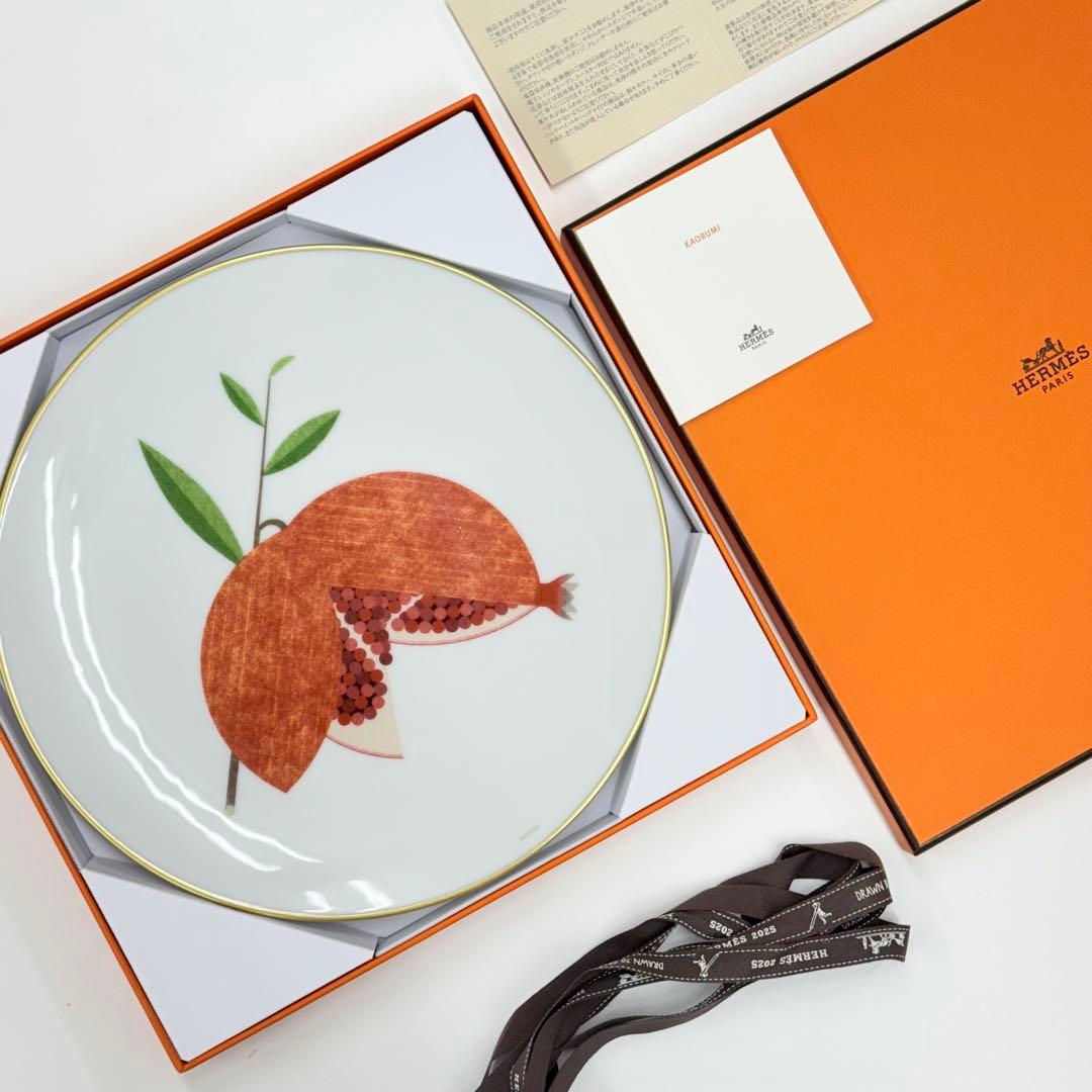 新品未使用品　エルメス デザートプレート 〈カオルミ〉　ザクロ デザートプレート 〈カオルミ〉 | Hermès - エルメス-公式サイト