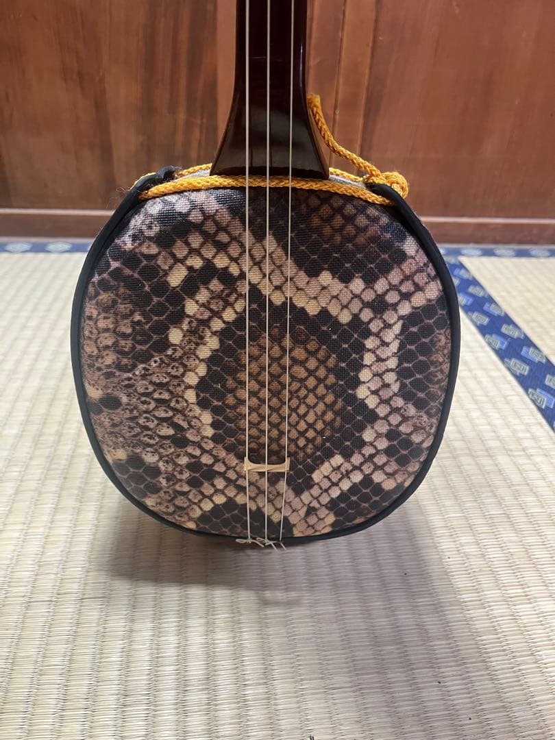 三線 人工皮 ストラップ付き 美品 アウトレット ショップ