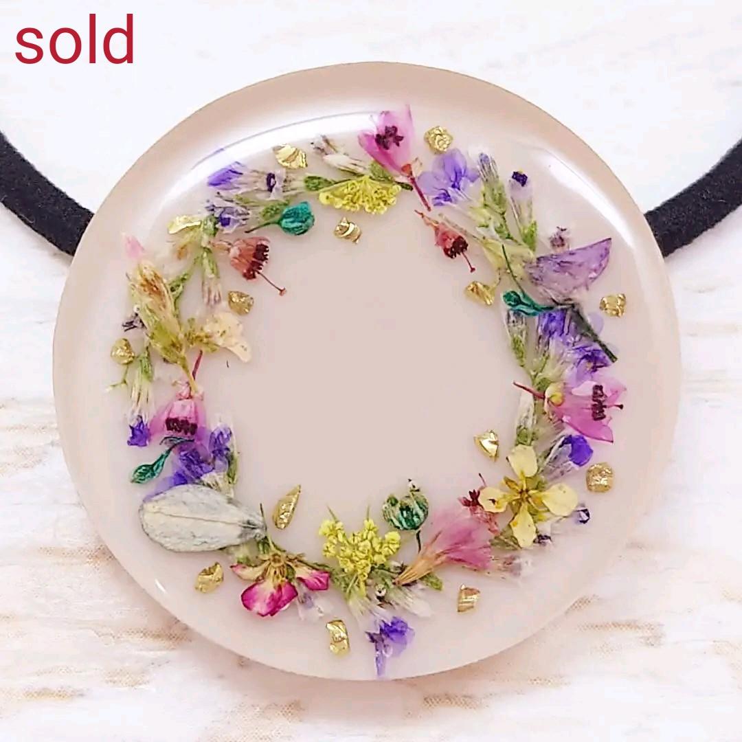お花のリース　ヘアゴム　ベージュ　押し花　小花　ネックレス　ポニーフック　レジン 楽天市場】ポニーフック オーバル フラワー レジン 花 ドライフラワー