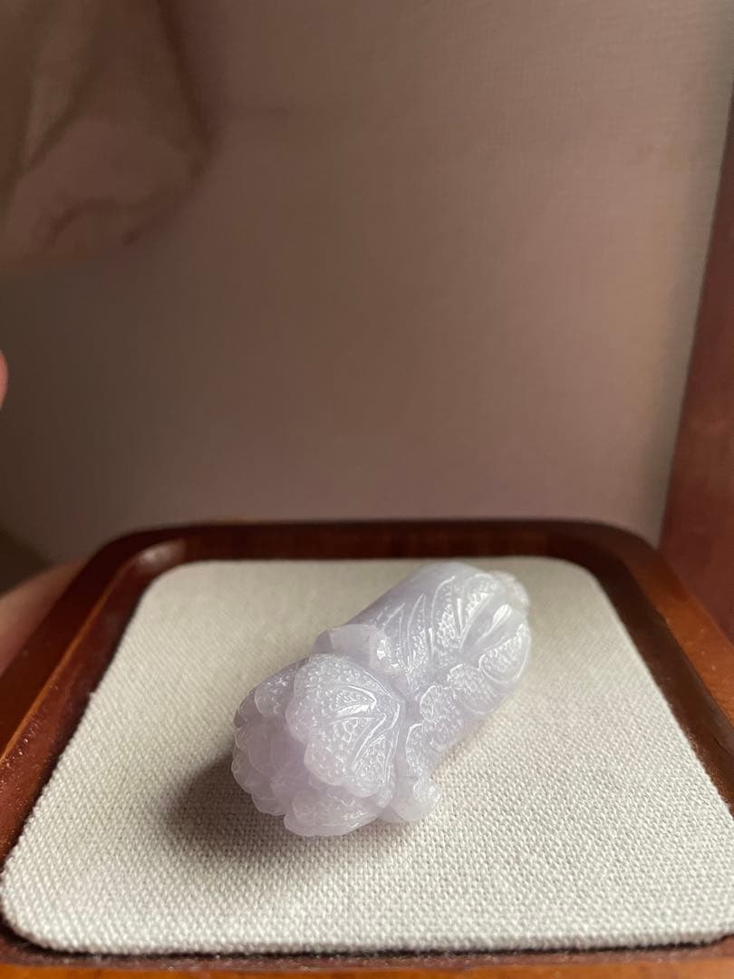 本翡翠 置物 ミャンマー産 白菜 彫刻 ネックレス 薄いラベンダー