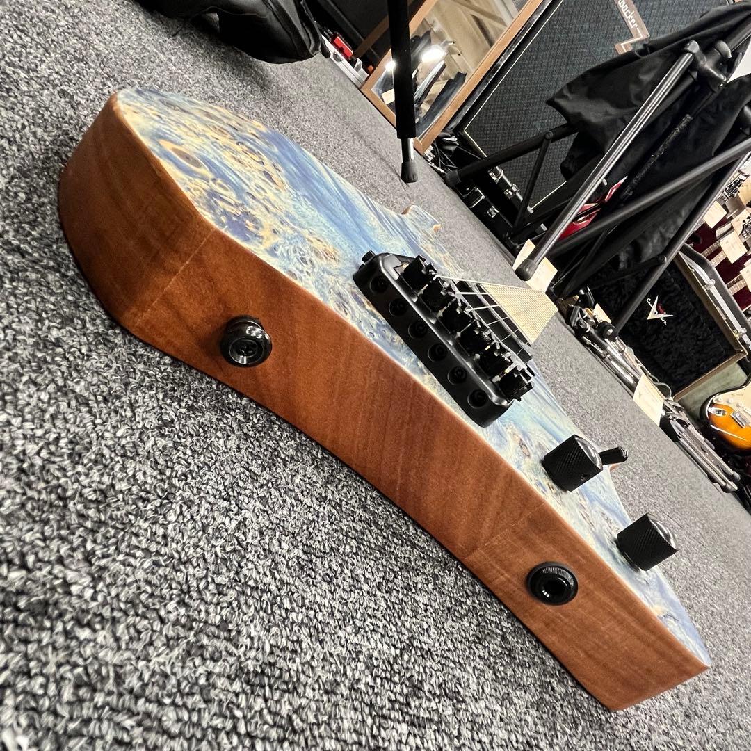 11131】【新品】 ヘッドレスギター汎用ケース付 ブルー✕ナチュラル