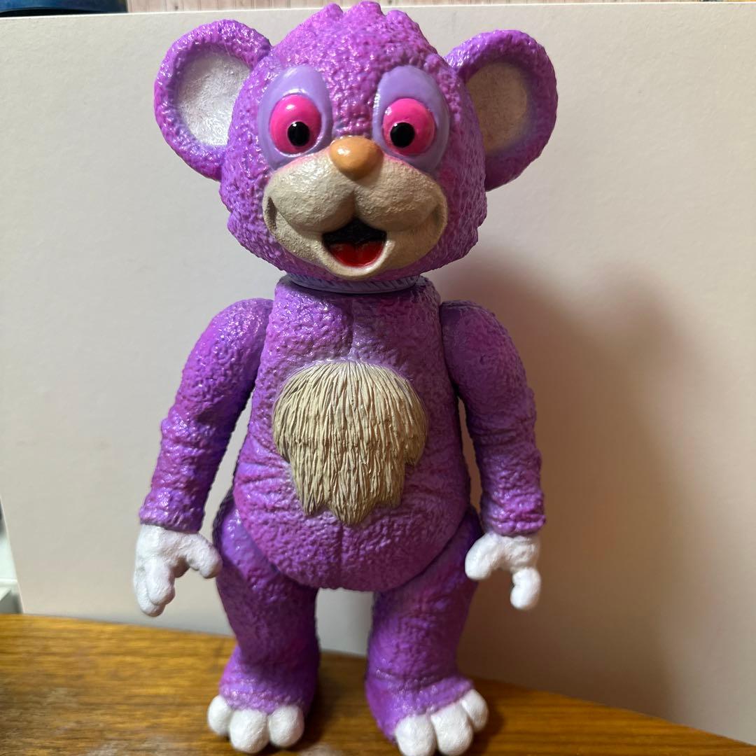 期間限定値下げMILKBOYTOYS THE IT BEAR MILKBOYTOYSから地獄からの使者「Hellish IT Bear」が墓場の画廊を来訪