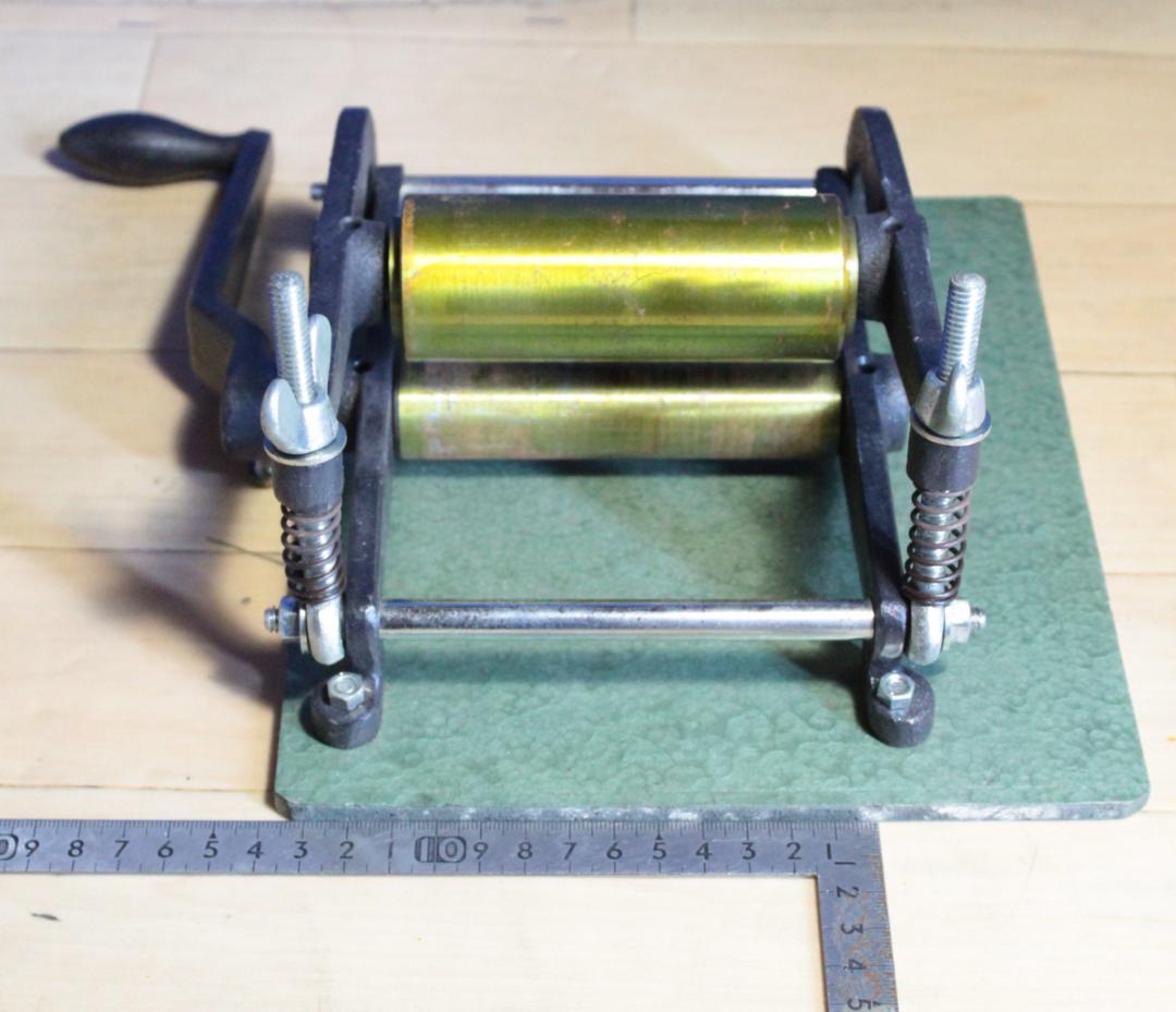版画用手動プレス機と思われます 詳細不明です｜版画用手動