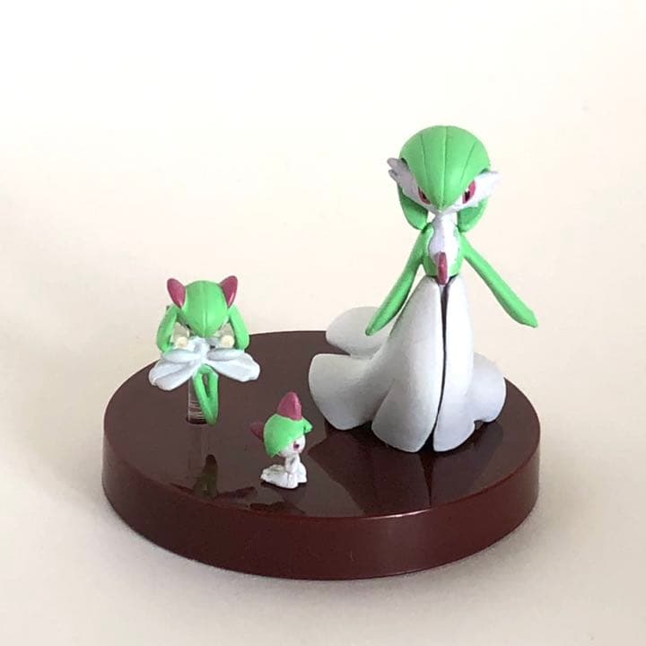 お盆お値引き価格】【希少】立体ポケモン図鑑 ラルトス キルリア