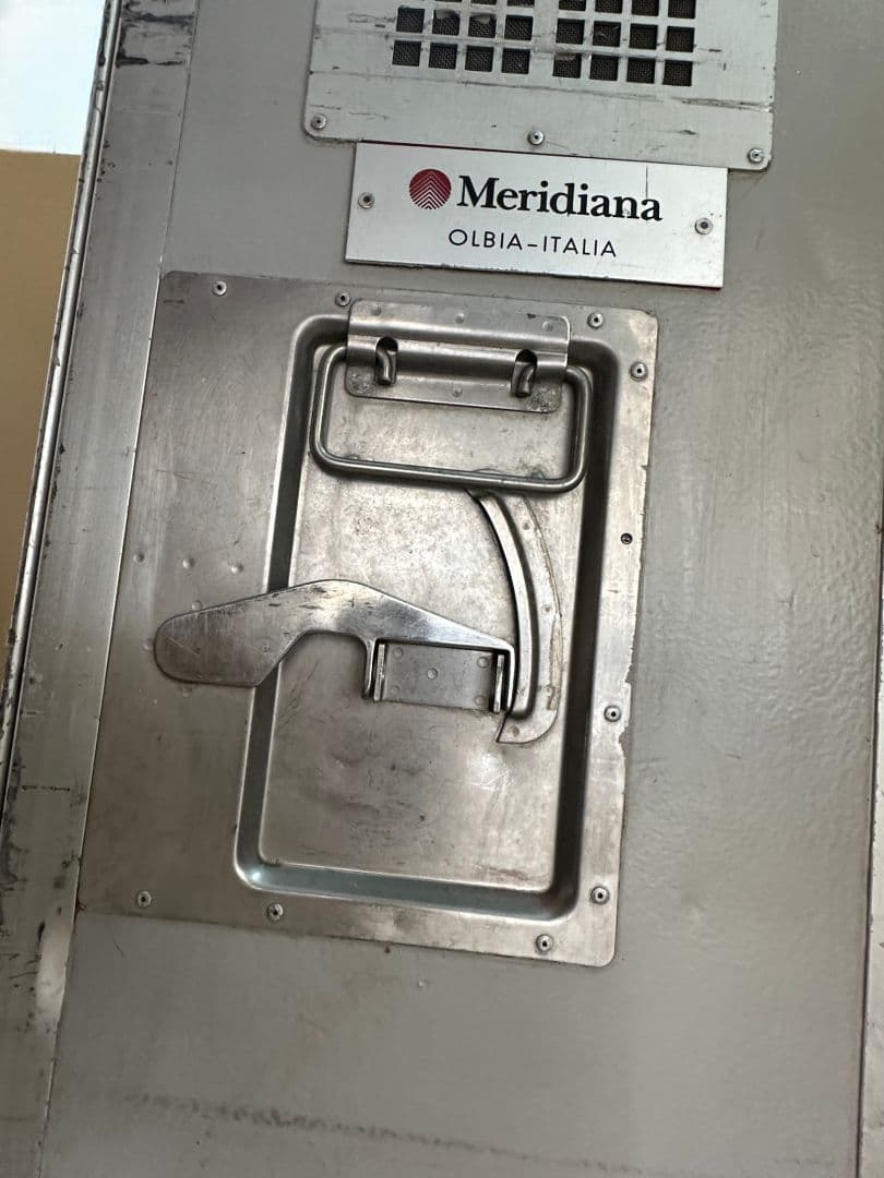 Meridiana航空 イタリア ミールカート フルサイズ 機内カート