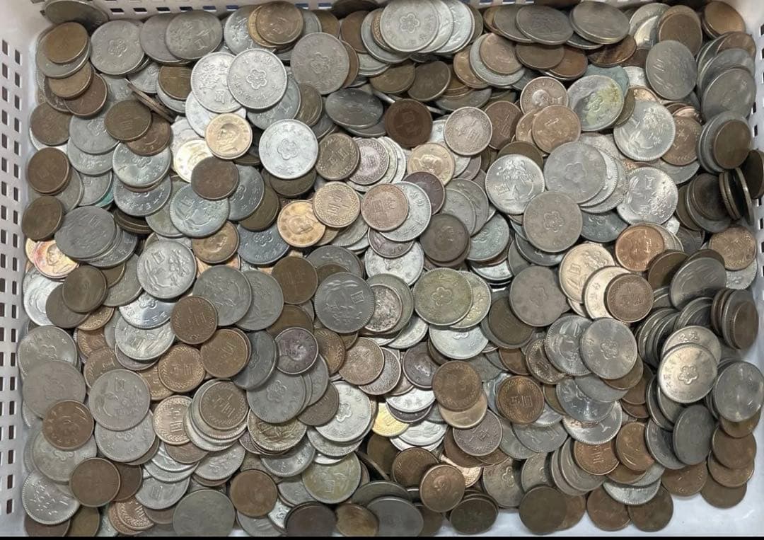 台湾　1ドルまとめ　5,5kg 外国硬貨 外国古銭】中華民国(台湾)☆1ニュー台湾ドル硬貨3枚&代用貨幣1枚の通販