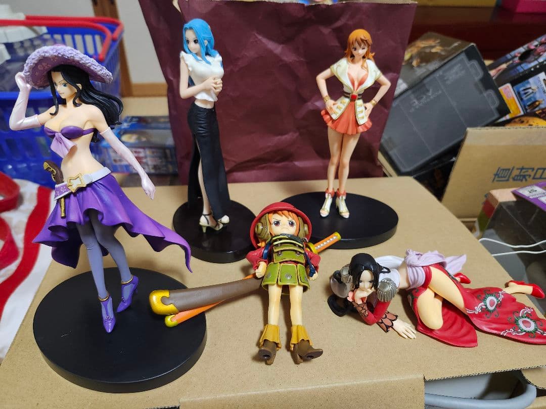 ワンピース 女性キャラフィギュア まとめ売り - メルカリ