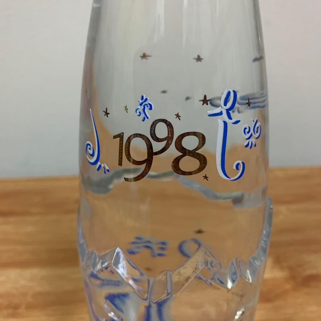 エビアン イヤーボトル 1995-1998年セット - メルカリ