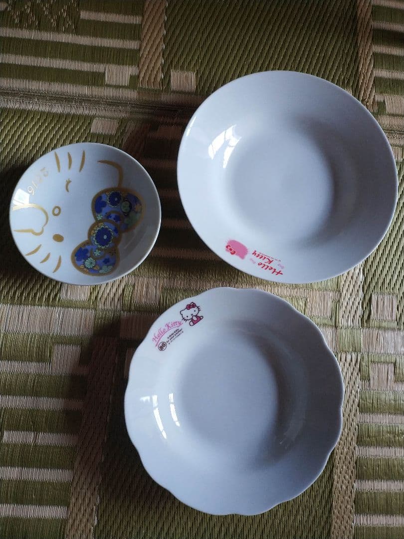 ハローキティの食器3枚まとめ売り キティちゃんのお皿 - メルカリ