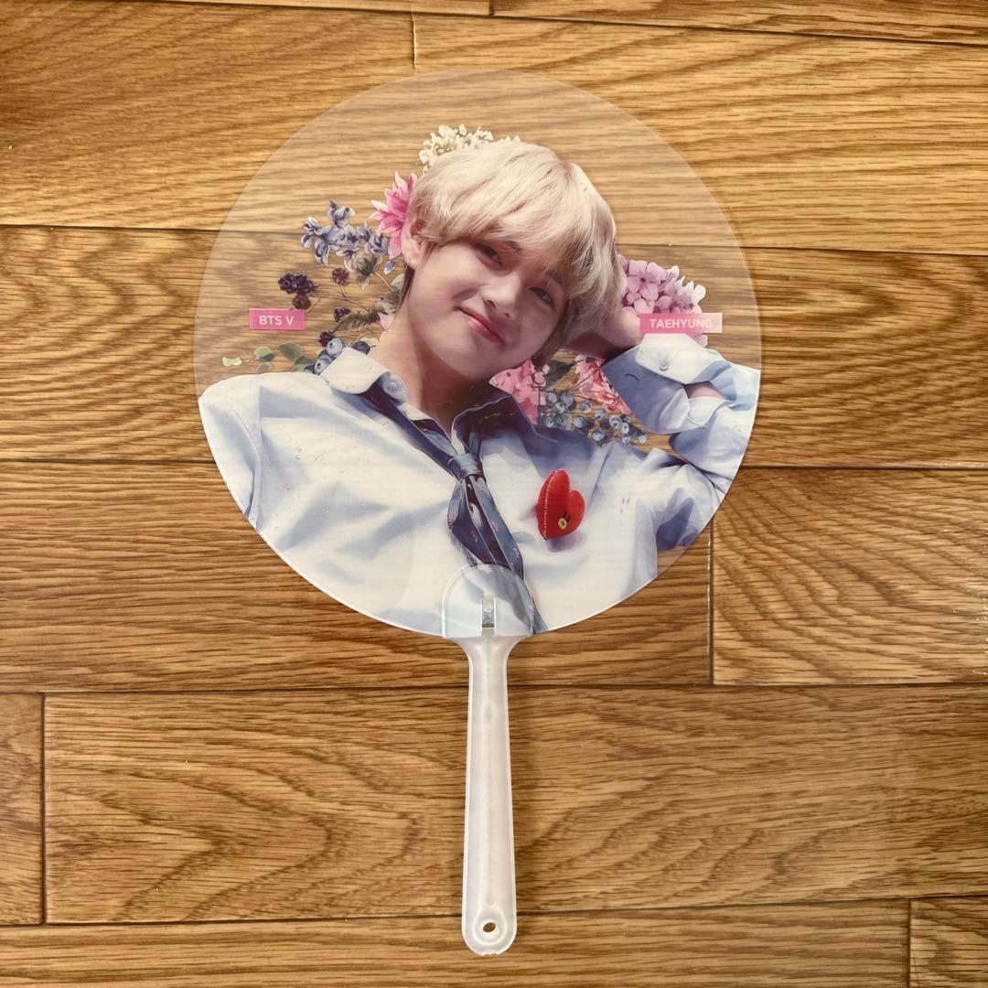 BTS V 透明うちわ 花柄デザイン - メルカリ